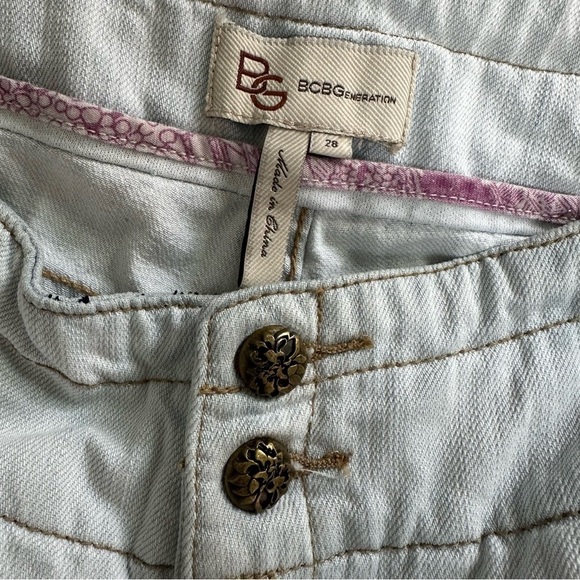 BCBGeneration Vintage 90s Light Denim Wide Leg Flare Jeans, 28 - Picture 10 of 13